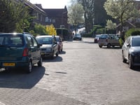 Oude Azaleastraat über Zonnebloemstraat