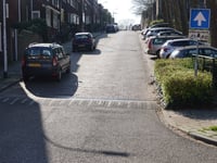 Oude Azaleastraat über Zonnebloemstraat