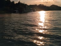 Falsztyn vanuit Jezioro Czorsztyńskie