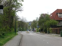 Prunuslaan przez Spoorbaanweg