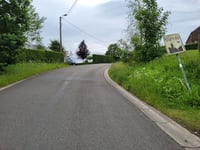 Rue du Haut Village via Route de Hargister
