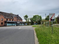 Rue du Haut Village via Route de Hargister
