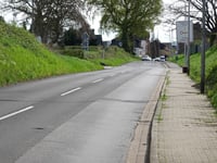 Broicher Strasse von Broicher Bach
