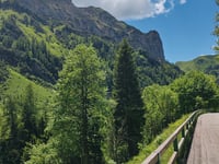 Baite di Mezzeno von Lenna über Lago Bernigolo