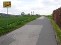 Strass von Kreuzau über Horm