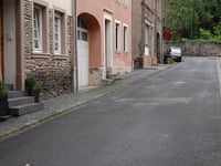 Robert-Schuman-Strasse via Karolingerstrasse