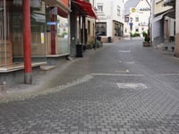 Robert-Schuman-Strasse via Karolingerstrasse