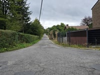Aux Trois Pierres via Rue Gustave Robert & Rue du Tige