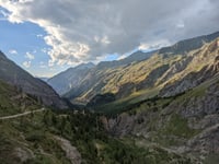 Barrage de Mauvoisin vanuit Sembrancher