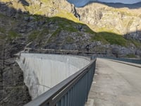 Barrage de Mauvoisin vanuit Sembrancher