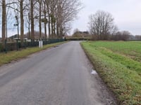 Belle-Motte von Aiseau über Rue du Faubourg
