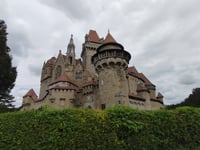 Burg Kreuzenstein przez Burggasse