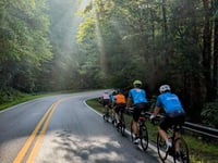 Cherohala Skyway von Tellico Plains
