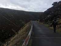 Chew Road von Dovestone Reservoir