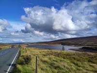 Combe Hill / Two Laws Road z Stanbury