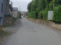 Côte du Moulin Neuf desde Saint-Broladre por Rue de la Poste