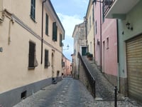 Diano Castello über Via Besusta