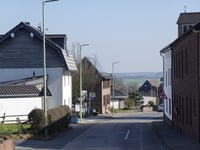 Dorfstrasse über Werth