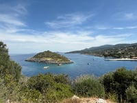 Elies von Agios Nikolaos über Korithi