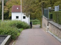 Erensteinerstraat über Kerkvoetpad