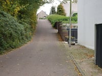 Erensteinerstraat über Kerkvoetpad