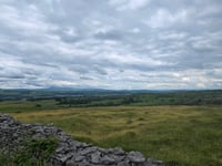 Fell Foot Brow z Bowland Bridge