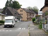 Friedhofstrasse über Auf den Heggen