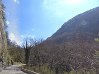 Hautepierre le Châtelet von Mouthier-Haute-Pierre über Les Gorges