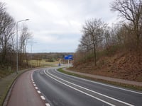 Jeugrubbe über Randweg