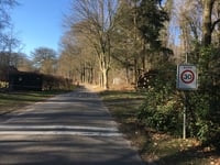 Kluizenaarsweg über Pinkenbergseweg