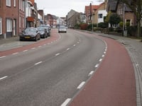 Kouvenderstraat über Aldenhofstraat