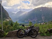 Mågelitopp / Trolltunga von Tyssedal
