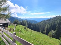 Millstätter Almstrasse vanuit Millstatt