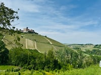 Monforte d'Alba über Perno