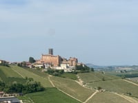 Monforte d'Alba über Perno