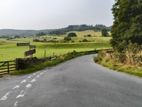 Nought Bank Road / Two Stoops von Bewerley
