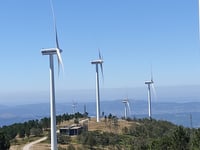 Observatório do Parque Éolico de Vila Nova / Relva de Tábuas vanuit Miranda do Corvo