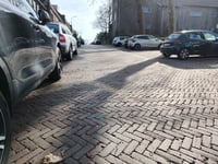 Oude Azaleastraat über Zonnebloemstraat