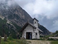 Passo Falzarego z Caprile