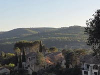 Plaine de Barbaro z Allemagne en Provence przez Chemin Roumpe Cuou