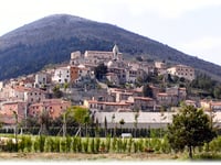 Rocca Orsini über Via Monte San Nicola