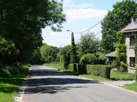 Rue de la Grotte via Maison du Bois