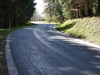 Rue du Haut Village via Route de Hargister