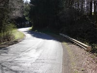 Rue du Haut Village via Route de Hargister