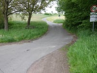 Schulstrasse von Longkamp über Im Treffgen