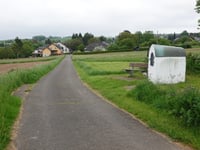 Schulstrasse von Longkamp über Im Treffgen