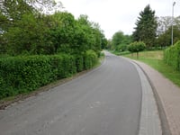 Schulstrasse von Longkamp über Im Treffgen