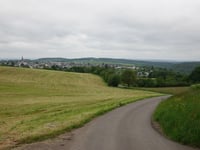 Schulstrasse von Longkamp über Im Treffgen