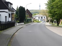 Strass von Kreuzau über Horm