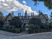 Swain's Lane por Highgate Cemetery